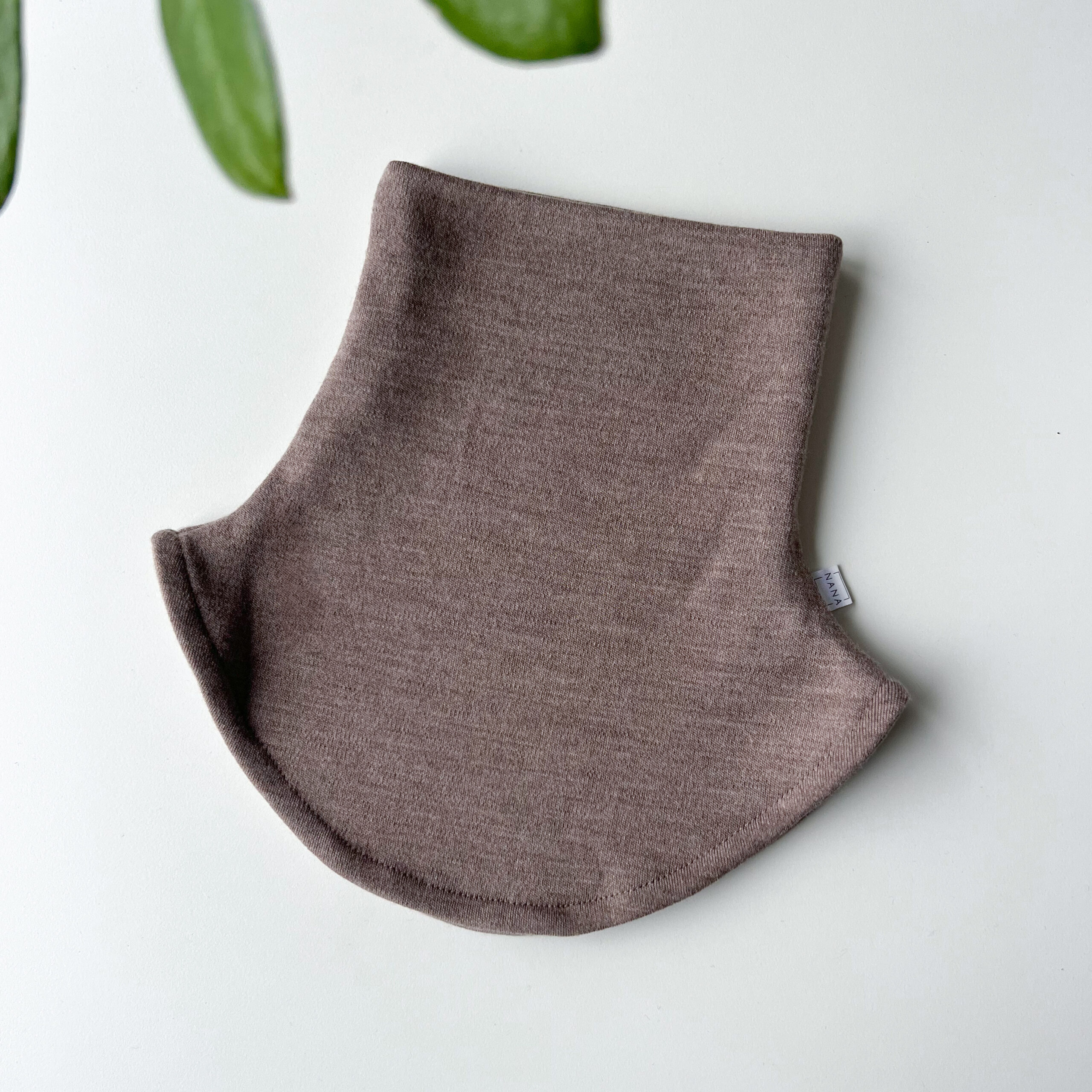 meriino kaelus pruunikas